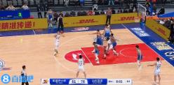 連續(xù)吃癟！克里斯先是籃下被李炎哲大帽&又被李炎哲生斷